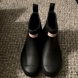 HUNTER RAIN BOOTS.